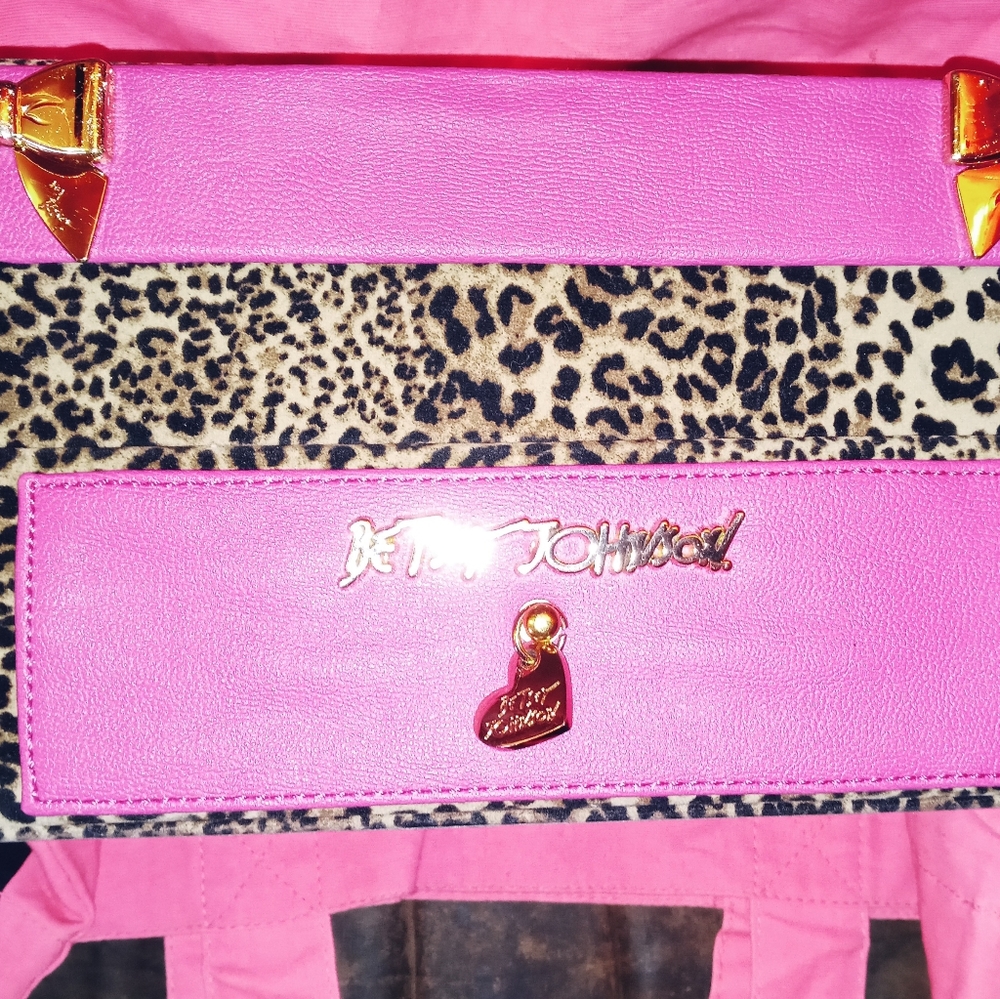 BetseyVille  Box - Picture 8 of 12